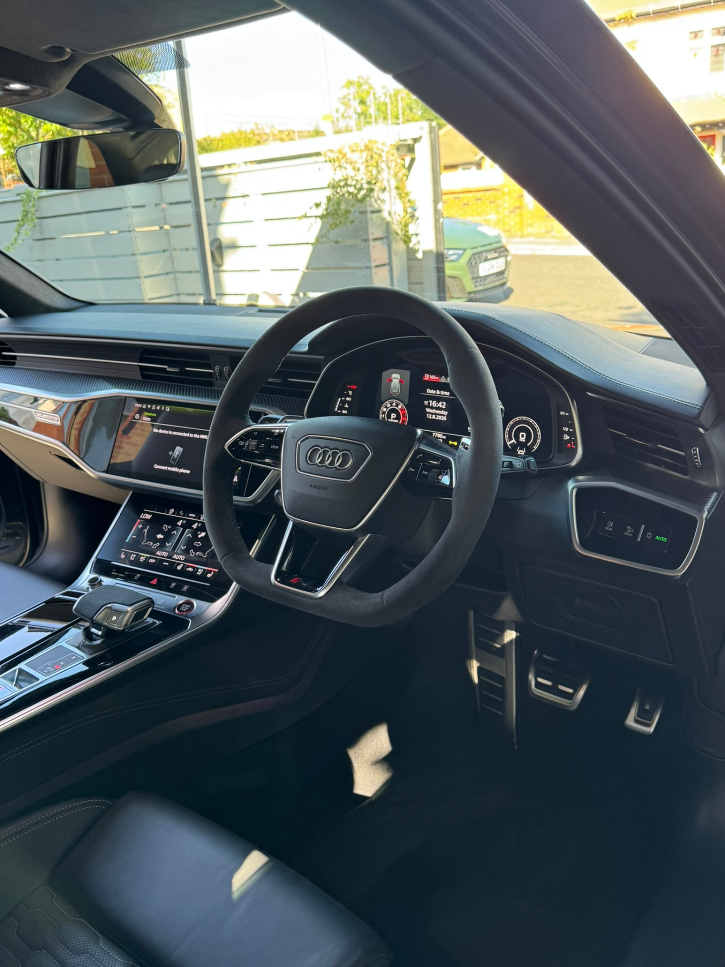 Whiteys Wash Audi RS6 interior photograph